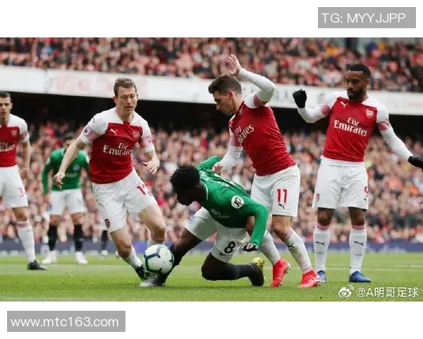 意甲激战：那不勒斯大胜曼联乌龙球引爆全场精彩瞬间回顾