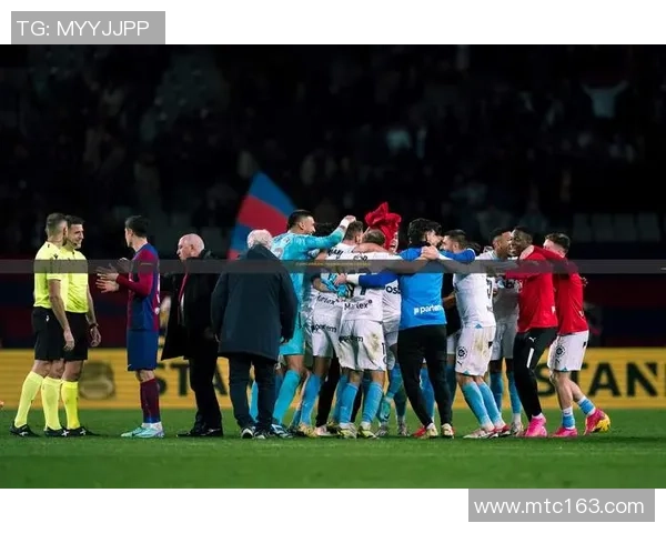 欧联杯激战曼联逆转波尔图红牌争议引发全场热议与点评